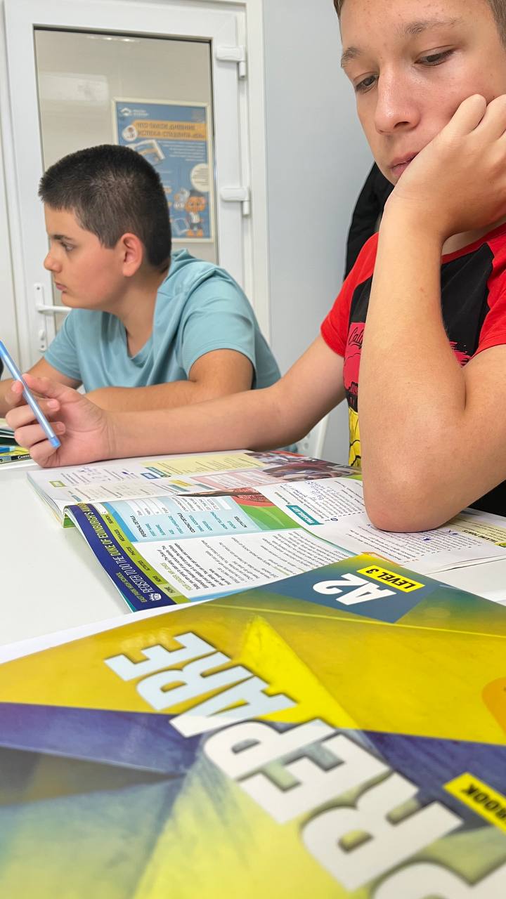 Дневник прогресса ученика с наклейками и оценками